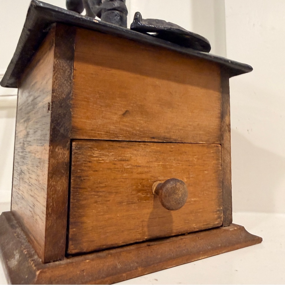 Vintage Wooden Coffee Grinder Hand Crank Cast Iron Mill WORKING coffee grinder - Picture 4 of 9